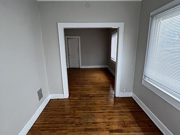 4th image of 2827 N Kenwood Ave APT 3