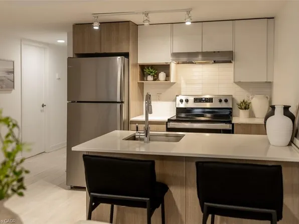 1129 Cooke Blvd #608, Burlington, ON L7T 0C3