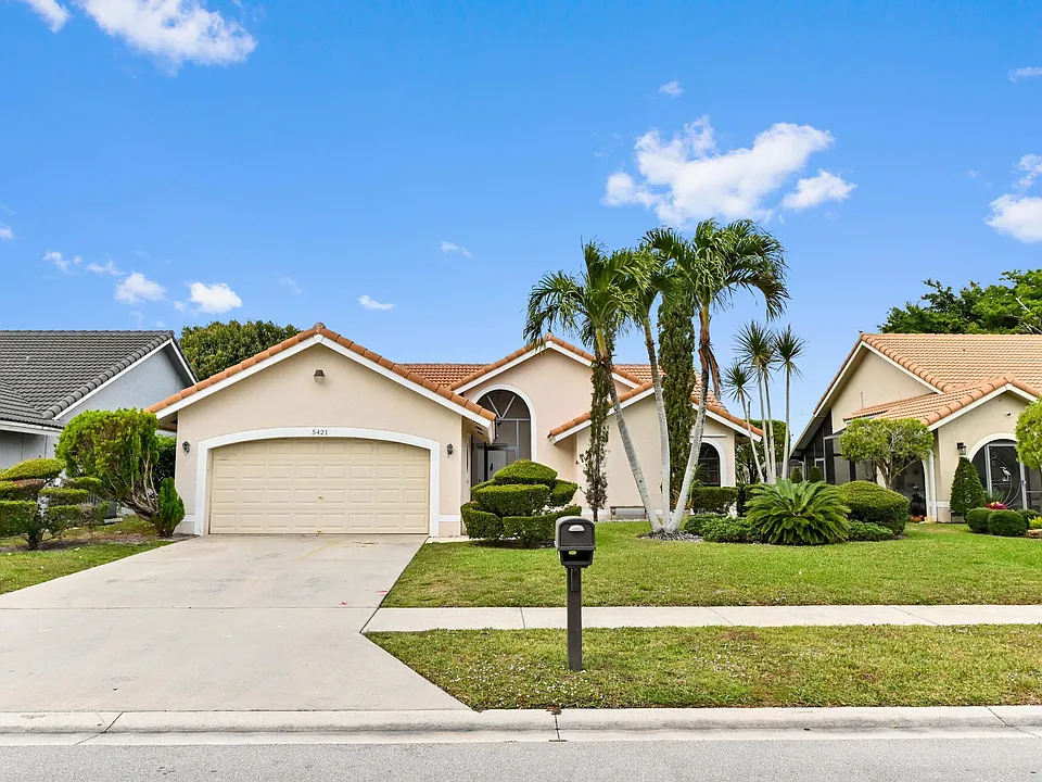 5421 Helene Cir