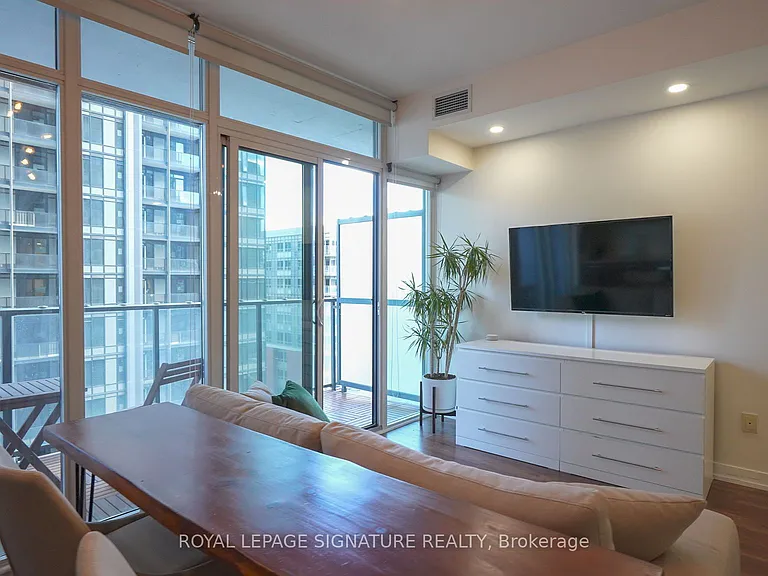 105 George St #1214 — Photo 5