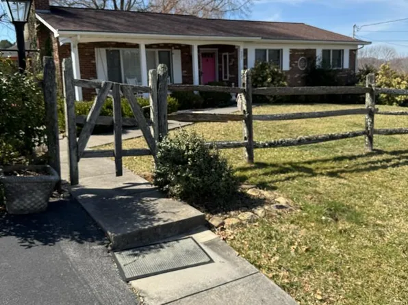 237 Spring Hill Ter, Bristol, VA 24201