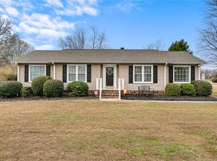 100 De Kalb Dr, Greer, SC 29650