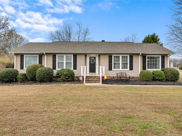 100 De Kalb Dr, Greer, SC 29650