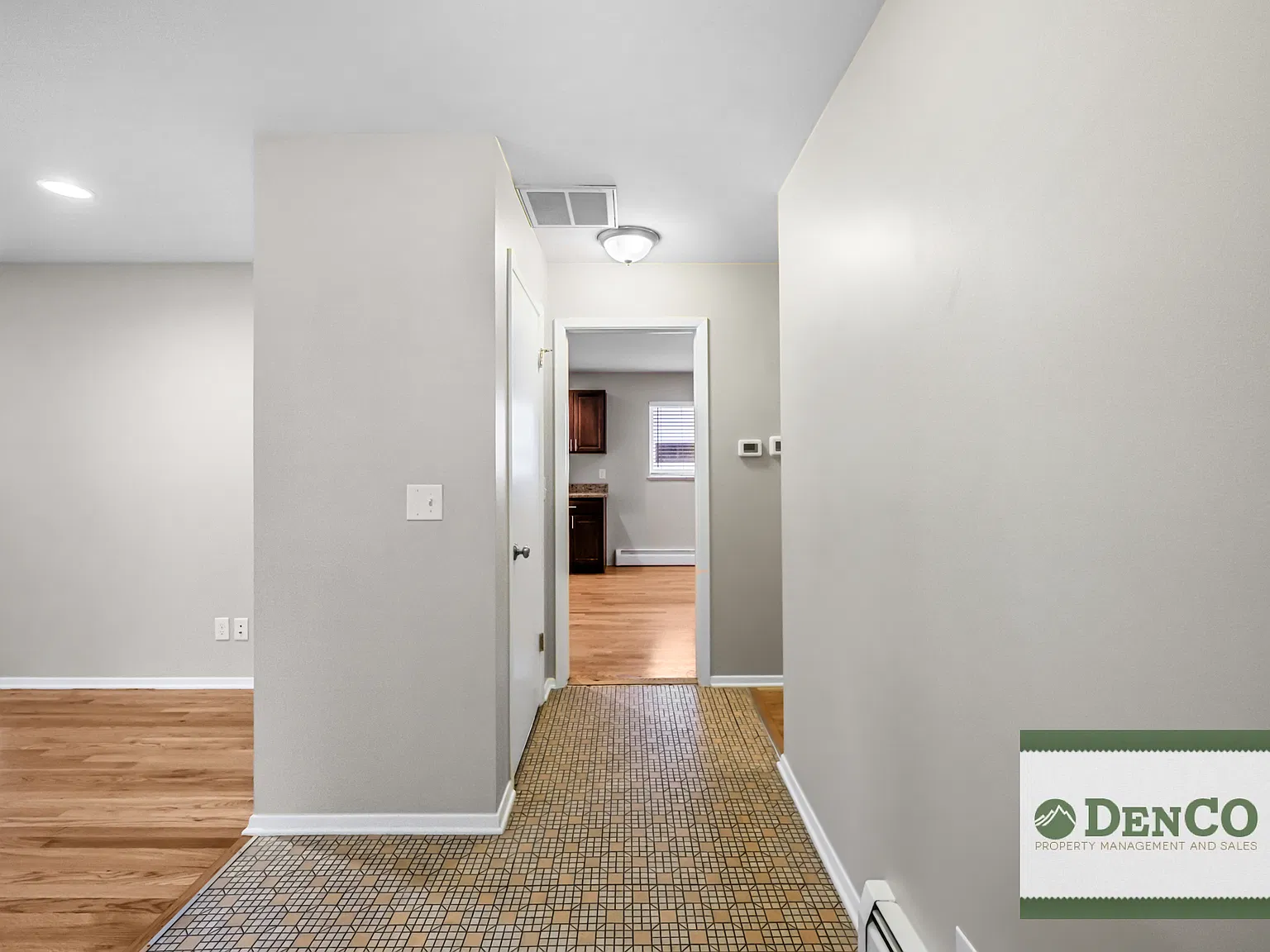 5 bed, 3000 sqft, $3,750 — Photo 4