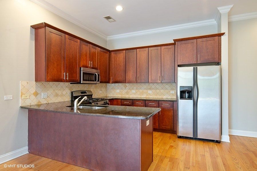 1st image of 4651 N Greenview Ave APT 406