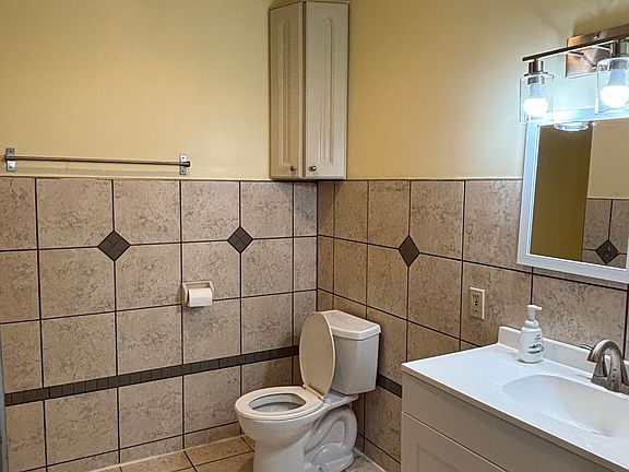 5th image of 802 Hannah Dr #1
