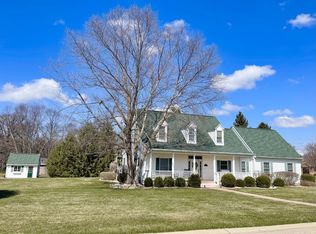 723 Burgess Dr, Utica, IL 61373