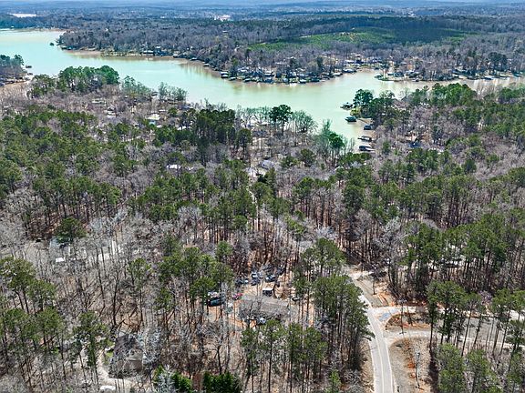 3rd image of 105 Blue Branch Rd W