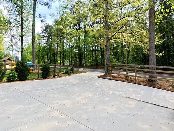 4th image of 6351 Blackjack Rd