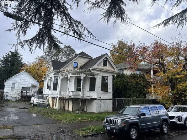 236 NE Sacramento St, Portland, OR 97212