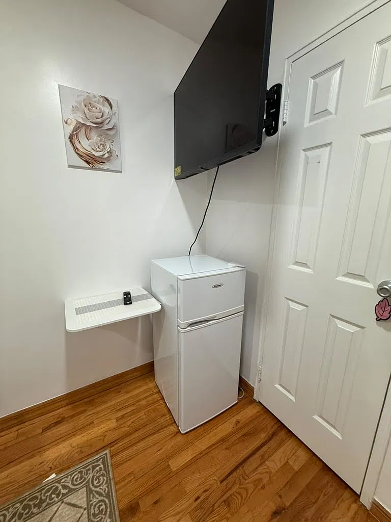 5 bed, 2397 sqft, $1,300 — Photo 2