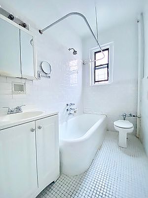 3rd image of 290 Lincoln Pl APT D1