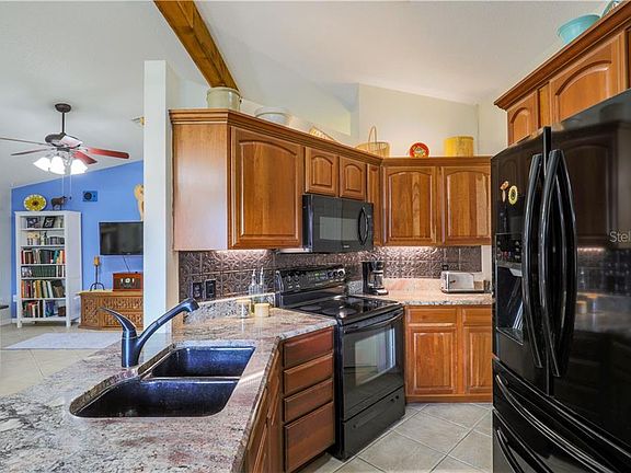 4th image of 12322 Pine Island Dr