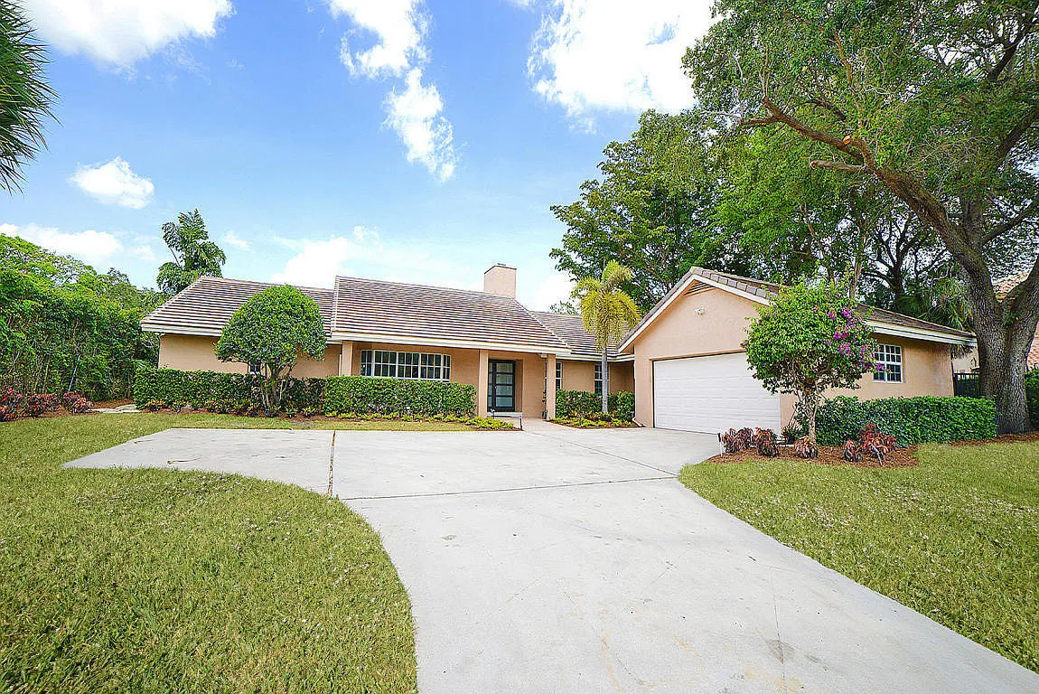 5 bed, 4.0 bath, 3741 sqft, $9,800 — Photo 1