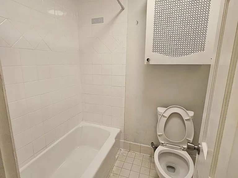 Woodward Park Apartments — Photo 4