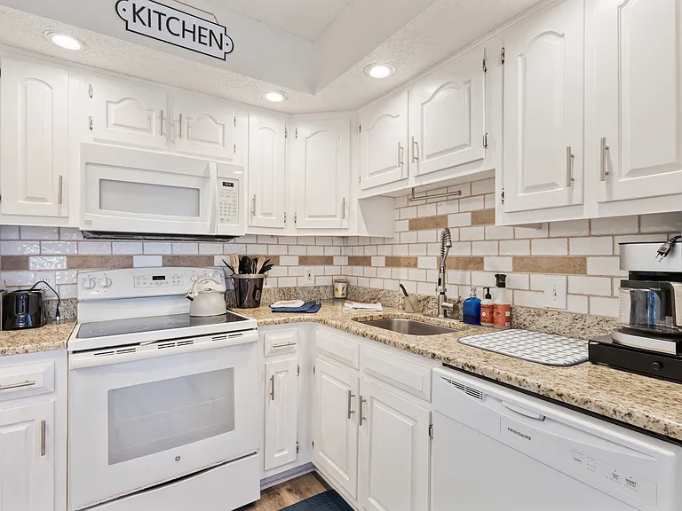 4242 Pinehurst Cir #N3 — Photo 6