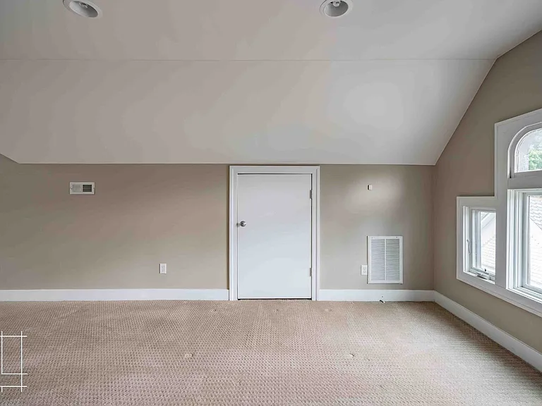 216 W. Hubbard Ave — Photo 32