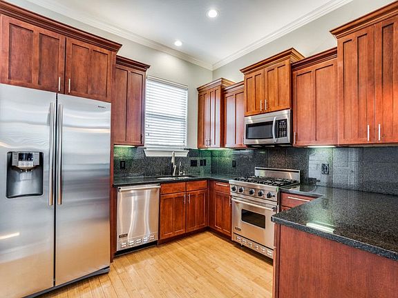 4th image of 2606 N Henderson Ave APT D