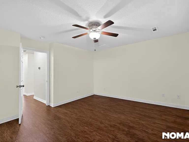 2088 E Custer Ln — Photo 24