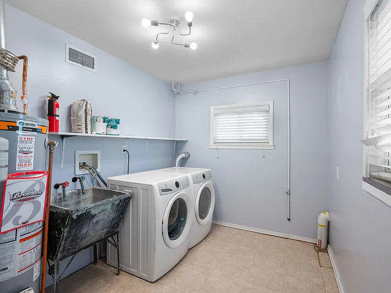1060 Uvalda St — Photo 15