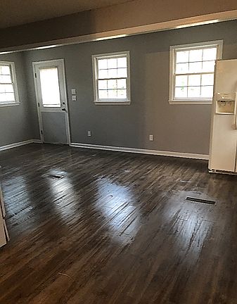 5th image of 212 Camellia Cir