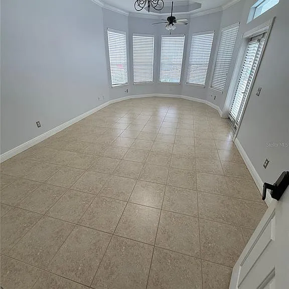 325 Leslie Ln — Photo 15