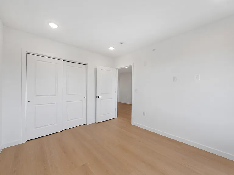 THE GRIER — Photo 17