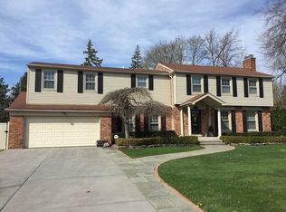 1003 Cadieux Rd, Grosse Pointe Park, MI 48230
