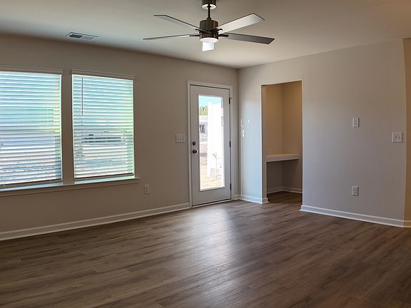 small office/nook area off kitchen