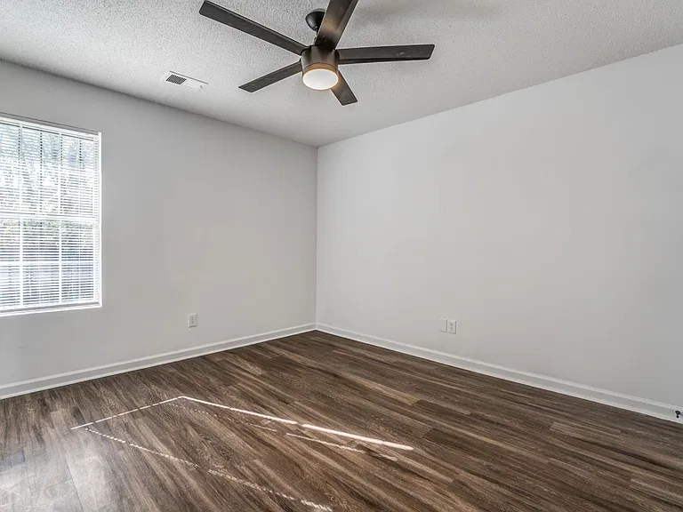 2551 Parkview Dr — Photo 15