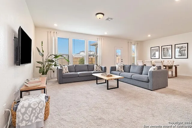 4 bed, 2.5 bath, 2347 sqft, $2,050 — Photo 3