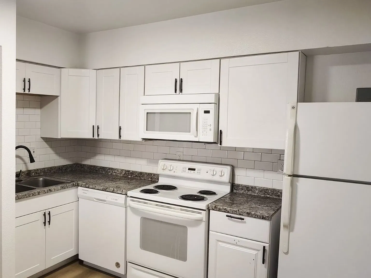 21 University Dr. — Photo 1