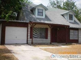831 Stonegate Dr, Universal City, TX 78148