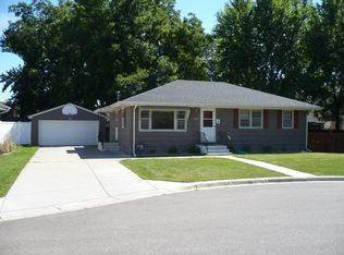 543 Locust St, Chaska, MN 55318