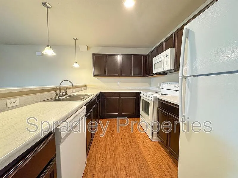 Midtown Apartments — Photo 4