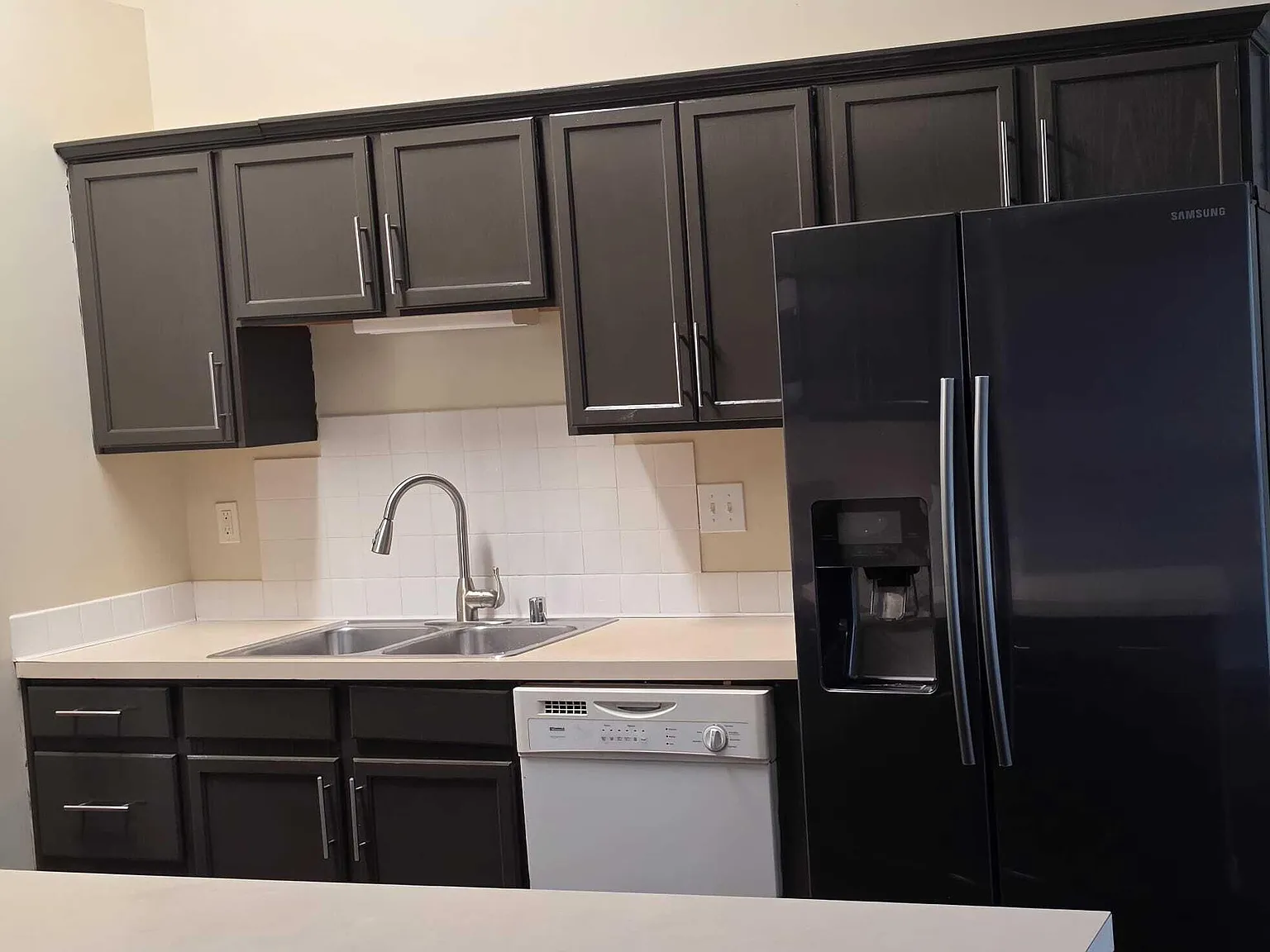 3 bed, 2.0 bath, 2101 sqft, $2,550 — Photo 3