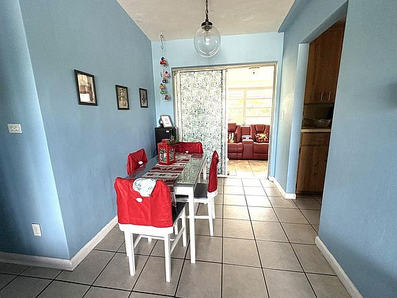 3rd image of 1310 NE 44th Street