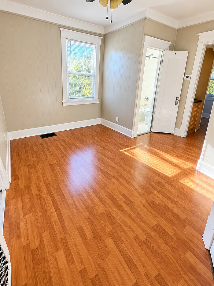 1 bed, 1.0 bath, 900 sqft, $1,000 — Photo 4