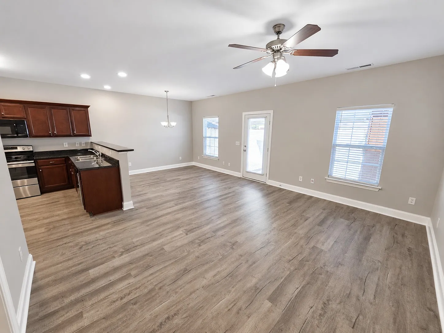 2 bed, 2.5 bath, 1676 sqft, $1,850 — Photo 2