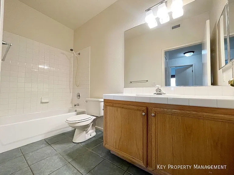 2110 N Los Feliz St #1074 — Photo 9