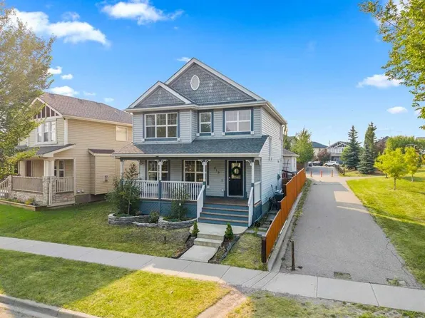 813 Prestwick Cir SE, Calgary, AB T2Z 4Y8