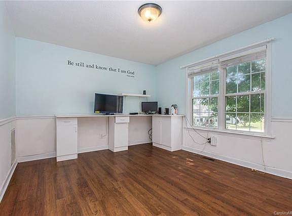 4th image of 278 Strawberry Ln