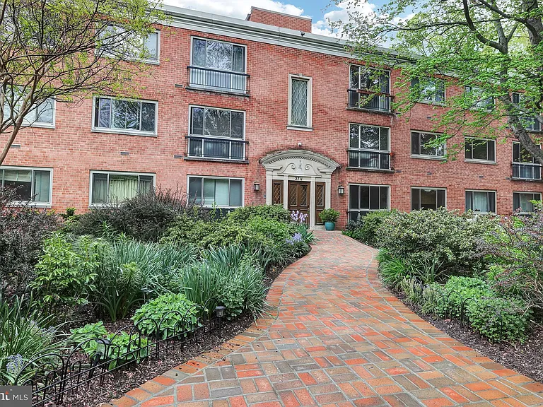2711 Ordway St NW #302 — Photo 32