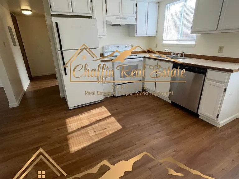 145-147 S Broadway St #149 — Photo 6