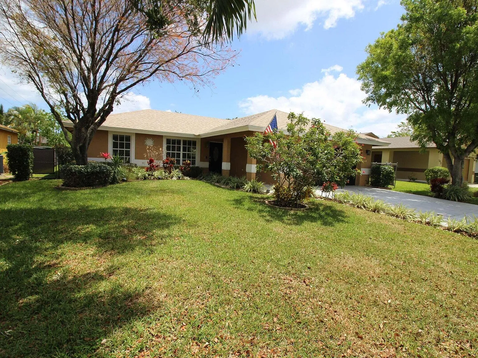 3 bed, 2.0 bath, 1360 sqft, $3,800 — Photo 3