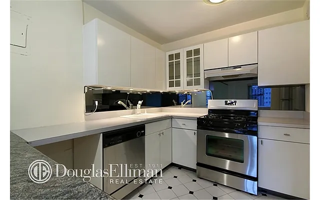 Rented by Douglas Elliman | media 31