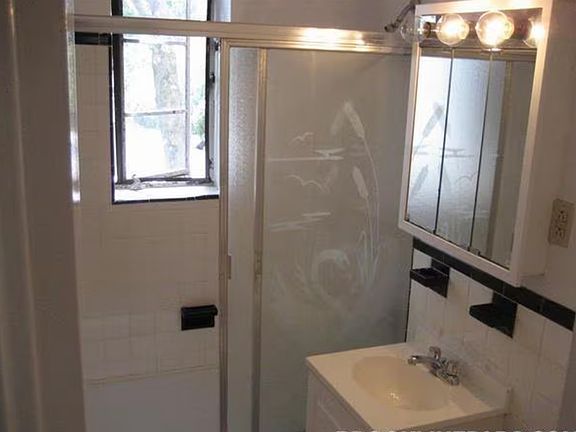 5th image of 76A Saint Paul St #3