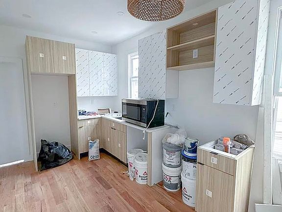 5th image of 239 Halladay St APT 2L