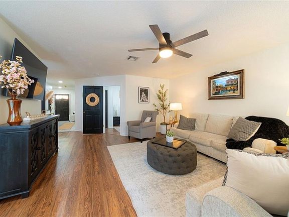 3rd image of 124 Bradley Pl