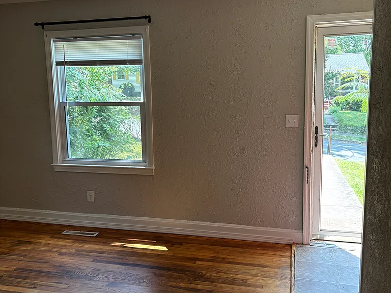 505 Corona St — Photo 2